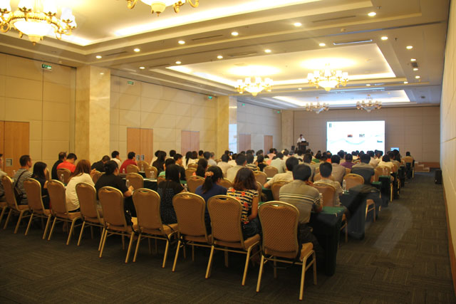 图为:会议现场情况