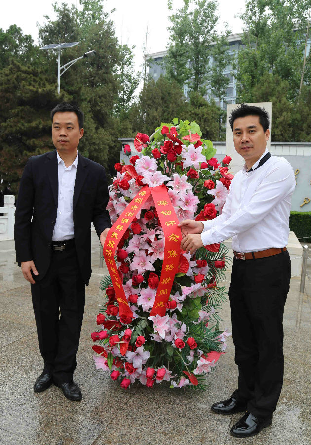 洲明科技走进兰考