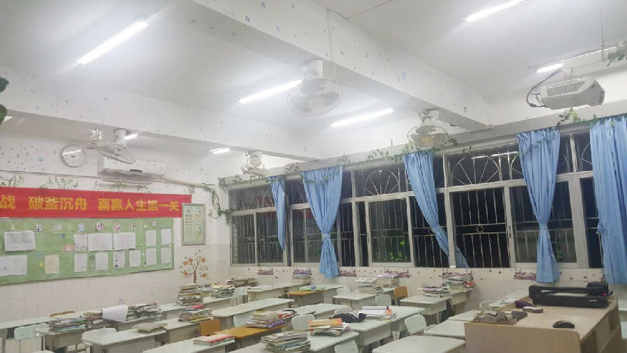 莲花中学教师.jpg